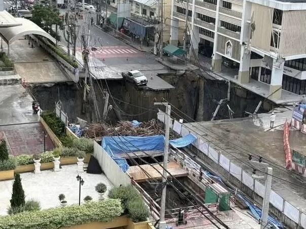 Na Tajlandu se pojavila rupa u centru grada 30x30x50 metara
