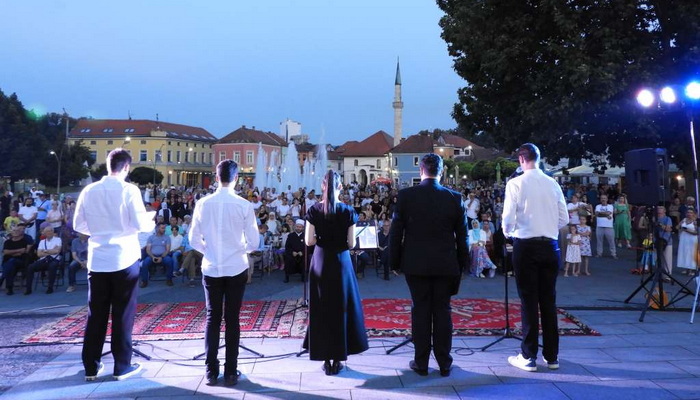 Na Trgu slobode upriličen program '11. juli u Tuzli'