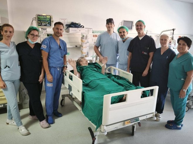 Na UKC RS izvedena prva operacija koljena uz pomoć robota