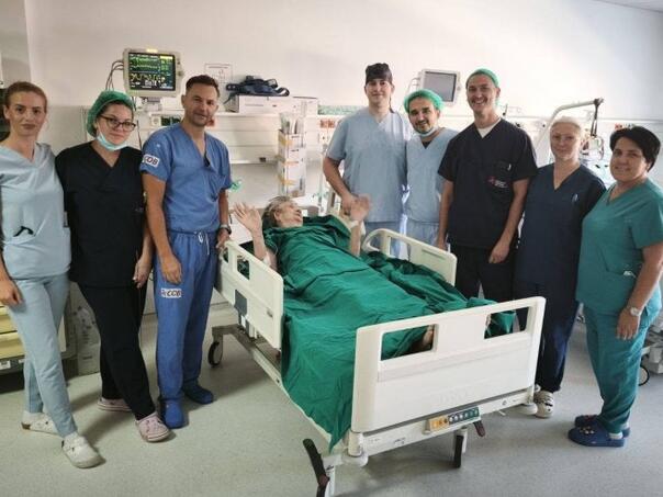 Na UKC RS izvedena prva operacija koljena uz pomoć robota