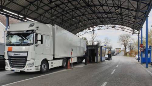 Na ulazu u BiH duga kolona teretnih vozila na GP Bosanska Gradiška