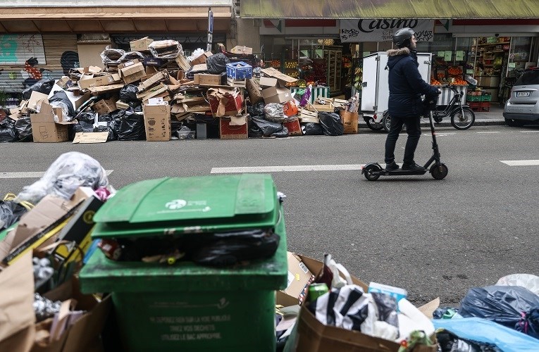 Na ulicama Pariza 10.000 tona smeća