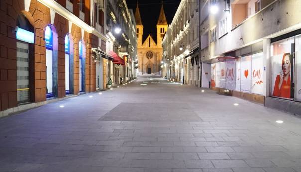 Na ulicama Sarajeva večeras samo policijske patrole i novinarske ekipe