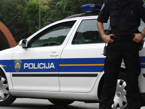 Na utakmici Rijeka - Hajduk privedeno pet navijača