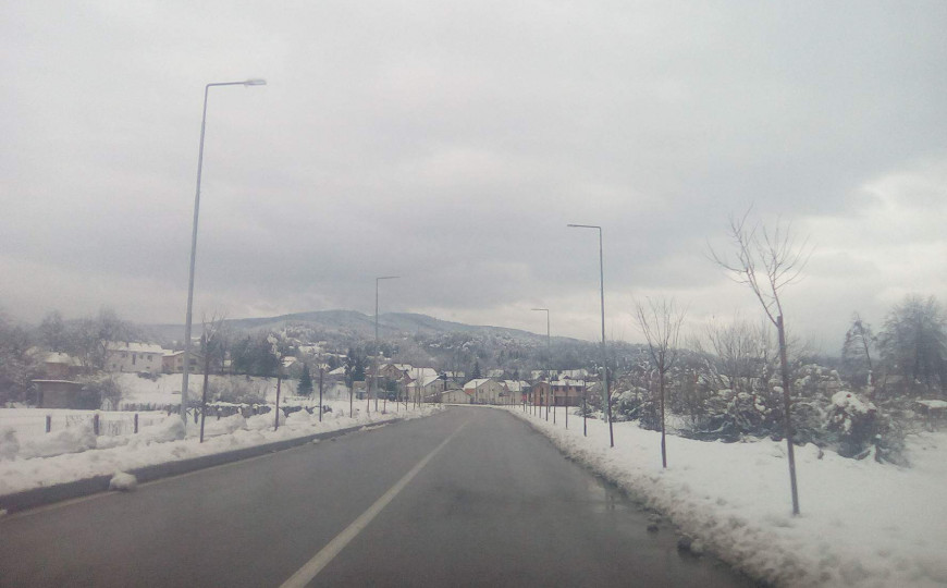 Na većini putnih pravaca u BiH jutros se saobraća po mokrom kolovozu