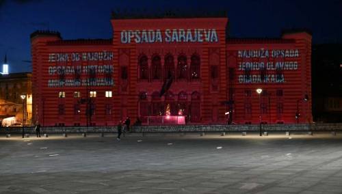 Na Vijećnici upriličena video projekcija "Sarajevske ruže"