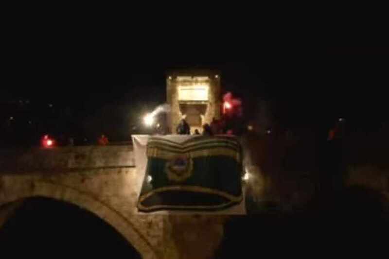 Na višegradskoj ćupriji uzvikivali ime zločinca Mladića