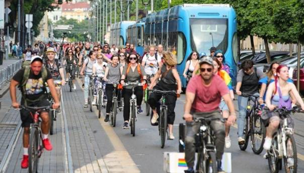 Na zagrebačkom Prideu na biciklima okupilo se 500 ljudi