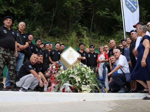 Na Žuču otkriven spomenik legendarnom komandantu Enveru Šehoviću