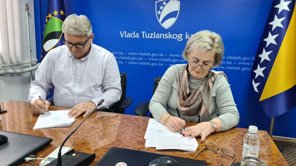 Nabavkom sanitetskog vozila nastavljeno opremanje UKC-a Tuzla