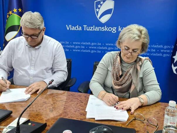 Nabavkom sanitetskog vozila nastavljeno opremanje UKC-a Tuzla