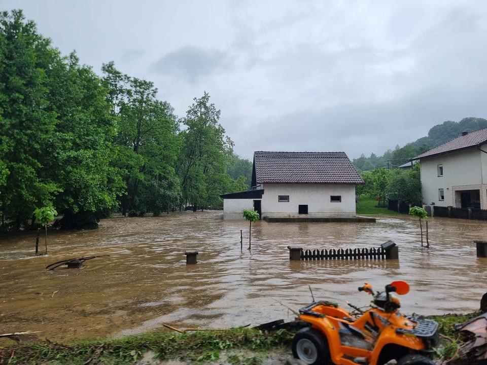 Nabujale vode izazvale štetu u više naselja u Tesliću