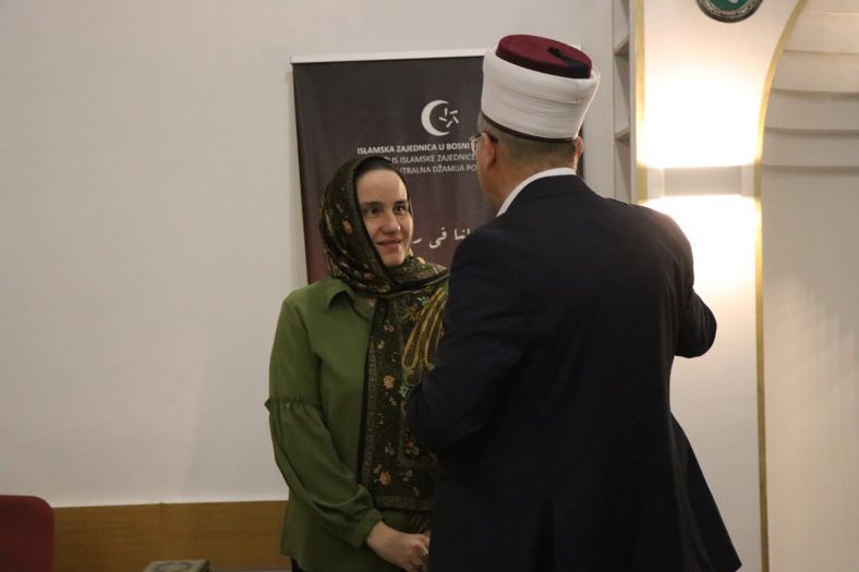 Načelnica Karić prvi iftar dočekala sa mališanima na brdu Hum