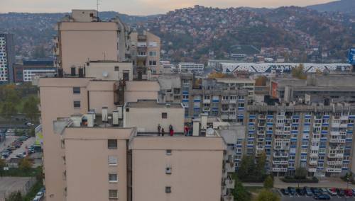 Načelnik Efendić sa povjerenicima stambenih zgrada obišao sanirane krovove na Alipašinom Polju