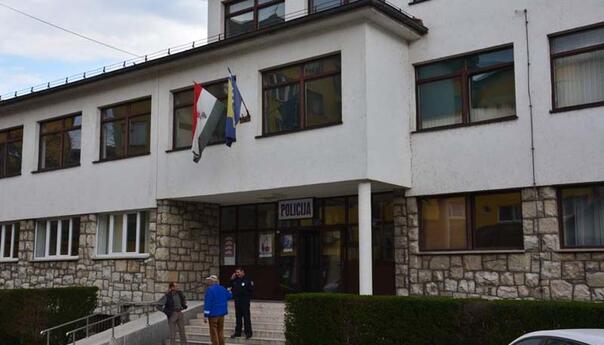 Načelnik policije u Jajcu pretukao policijskog službenika