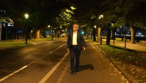 Načelnik Srđan Mandić na ‘smotri’ sijalica