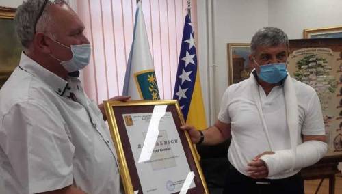 Načelniku Općine Centar uručena zahvalnica JU Dom zdravlja KS