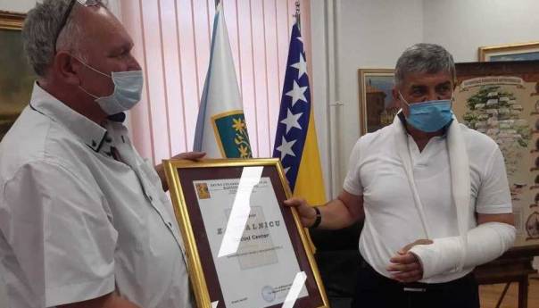 Načelniku Općine Centar uručena zahvalnica JU Dom zdravlja KS