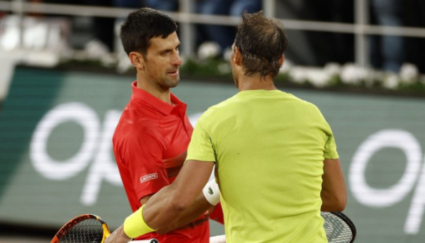 Nadal i Đoković na terenu prije Wimbledona