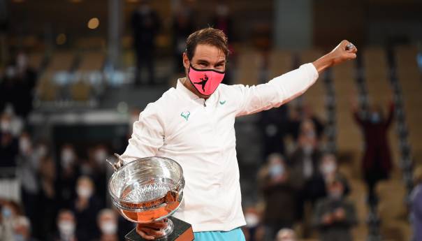 Nadal razbio Đokovića u finalu Roland Garrosa i izjednačio Federerov rekord