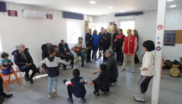 Nadbiskup Gallagher posjetio migrantski Prihvatni centar 'Ušivak'