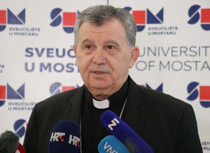 Nadbiskup Vukšić: Katolička zajednica u BiH upola manja