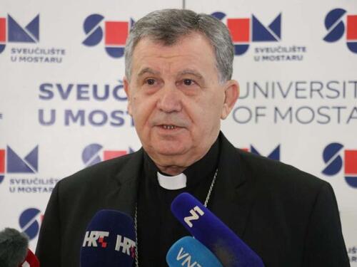 Nadbiskup Vukšić: Katolička zajednica u BiH upola manja
