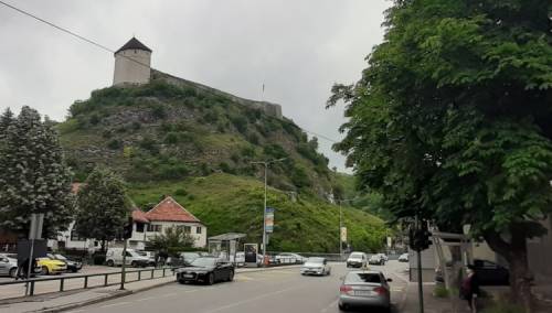 Nadležni u Tešnju usaglasili mjere za upućivanje zaraženih na hospitalizaciju