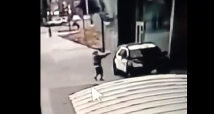 Nagrada od 100.000 dolara za informacije o napadaču na policajce u Los Angelesu