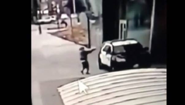 Nagrada od 100.000 dolara za informacije o napadaču na policajce u Los Angelesu