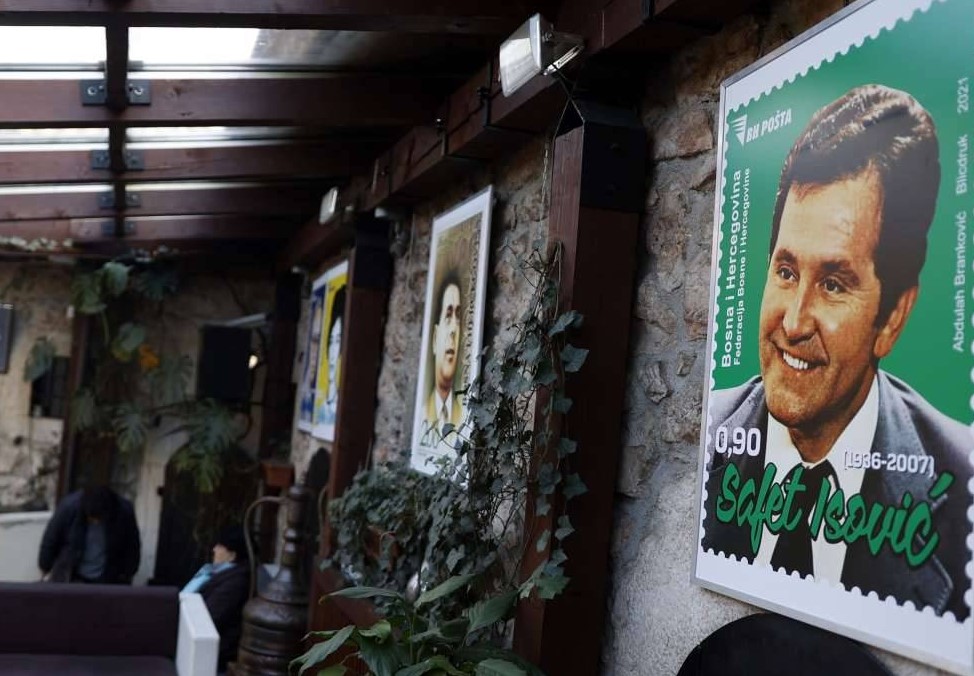 Naida Ribić predstavlja zbirku koja govori o ratu, ljubavi, gubitku i potrazi za sobom