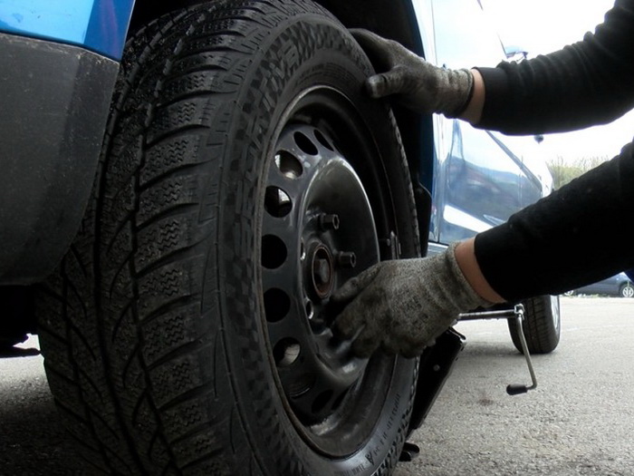 Najgluplja odluka automobilske industrije: Zašto novi automobili više nemaju rezervni točak?