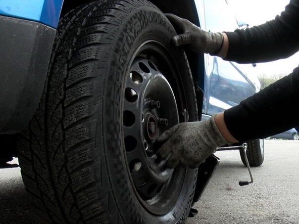 Najgluplja odluka automobilske industrije: Zašto novi automobili više nemaju rezervni točak?