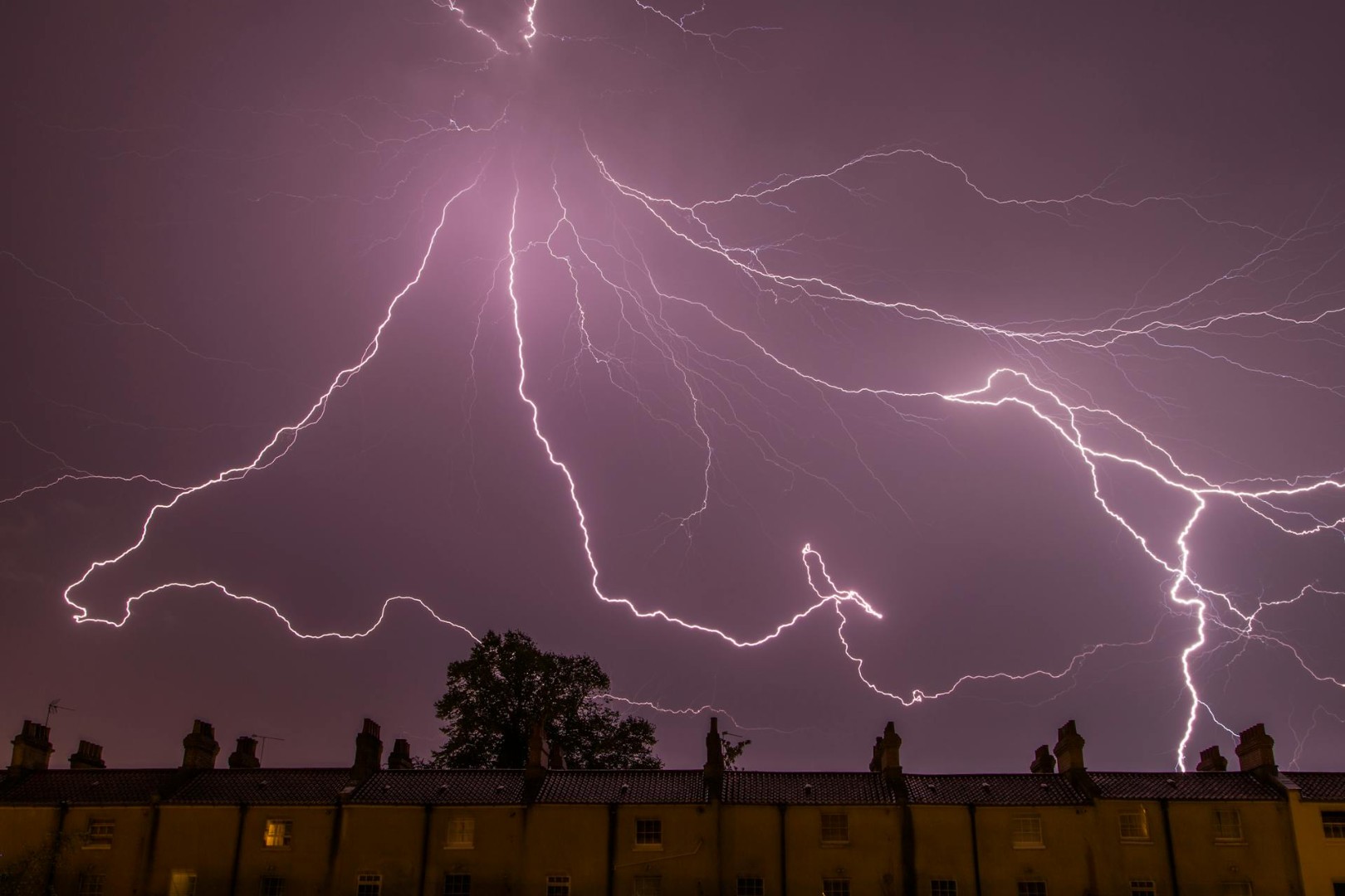 Najmanje 10 ljudi povrijeđeno u udaru groma u Drezdenu