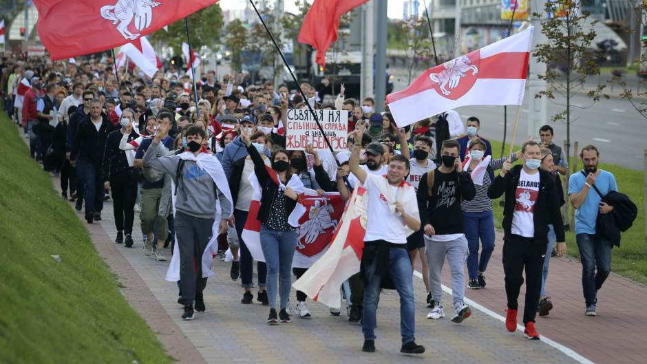 Najmanje 100 hiljada demonstranata na ulicama Minska