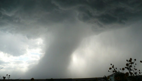 Najmanje 11 ljudi poginulo u udaru tornada u dijelovima srednjeg zapada SAD-a