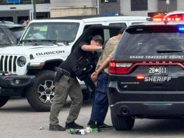 Najmanje 11 osoba izbodeno u američkom supermarketu, napadač u pritvoru