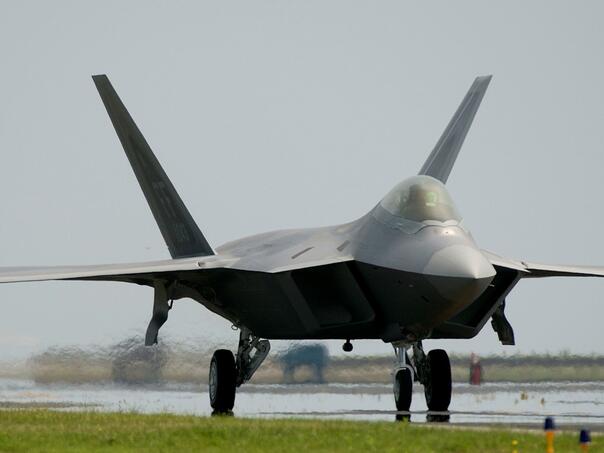 Najmanje 12 američkih F-22 aviona sletjelo u Izrael usred rastućih tenzija s Iranom