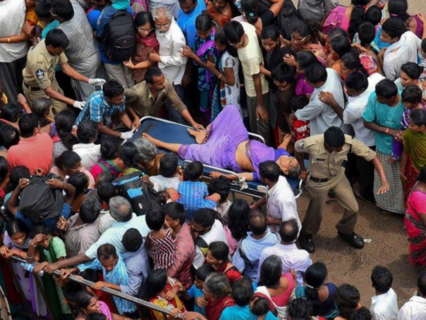 Najmanje 12 mrtvih u stampedu u hinduističkom hramu