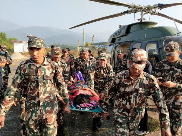 Najmanje 128 mrtvih u potresu u Nepalu, gradovi pretvoreni u ruševine