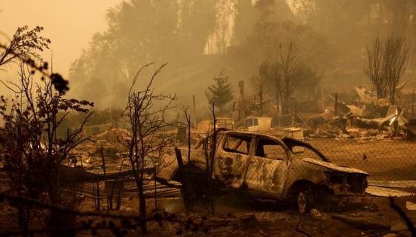 Najmanje 13 mrtvih u šumskim požarima