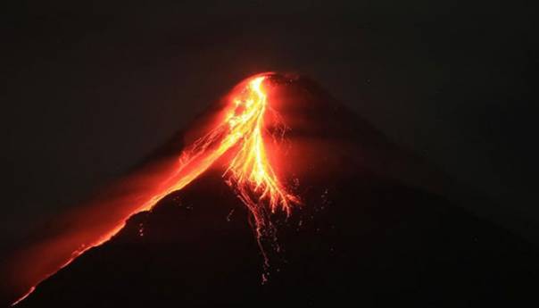 Najmanje 14.000 ljudi evakuisano zbog aktivnosti vulkana Majon