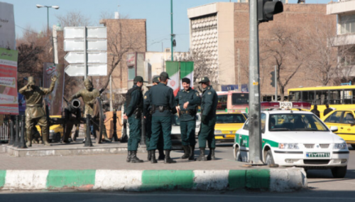 Najmanje 15 ljudi ubijeno u napadu na svetilište u Iranu