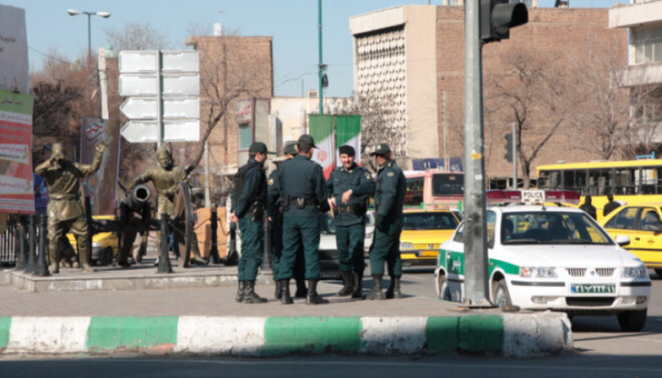 Najmanje 15 ljudi ubijeno u napadu na svetilište u Iranu