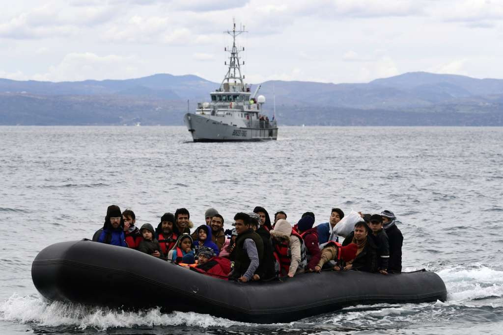 Najmanje 15 poginulih u potonuću brodice s migrantima kod otoka Lesbos
