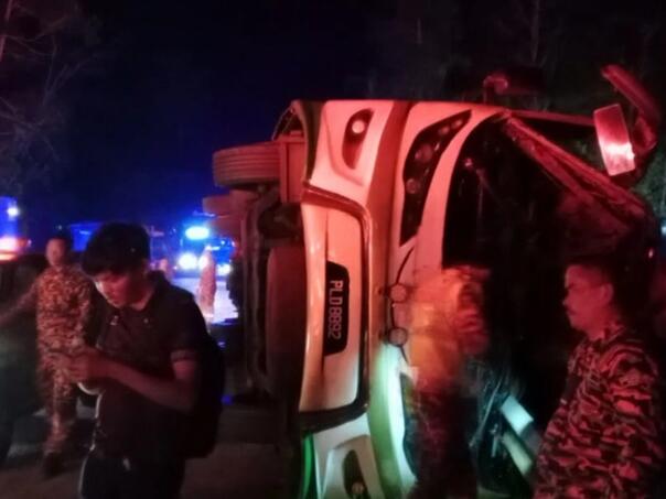 Najmanje 15 studenata poginulo u autobuskoj nesreći u Maleziji