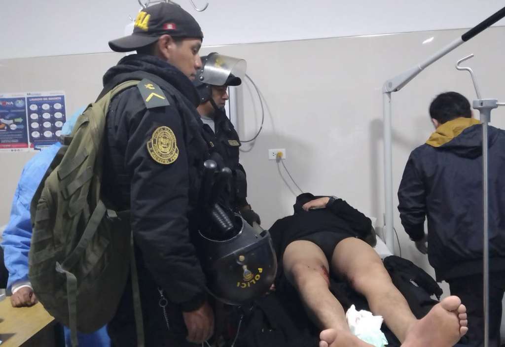 Najmanje 17 poginulih u najpogibeljnijem danu antivladinih protesta in Peruu