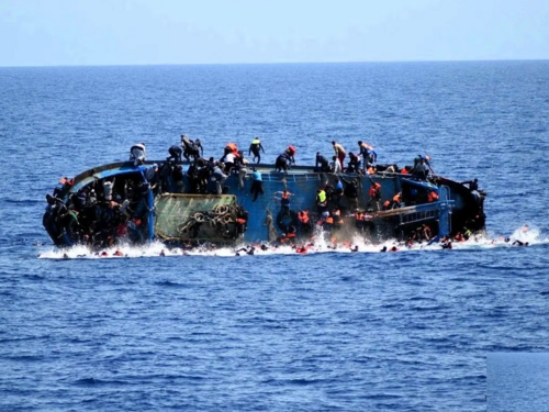 Najmanje 18 migranata poginulo u brodolomu kod Libije