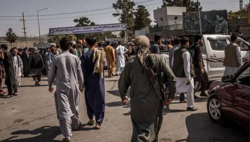 Najmanje 20 osoba poginulo na aerodromu u Kabulu