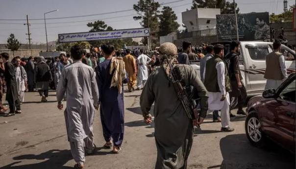 Najmanje 20 osoba poginulo na aerodromu u Kabulu